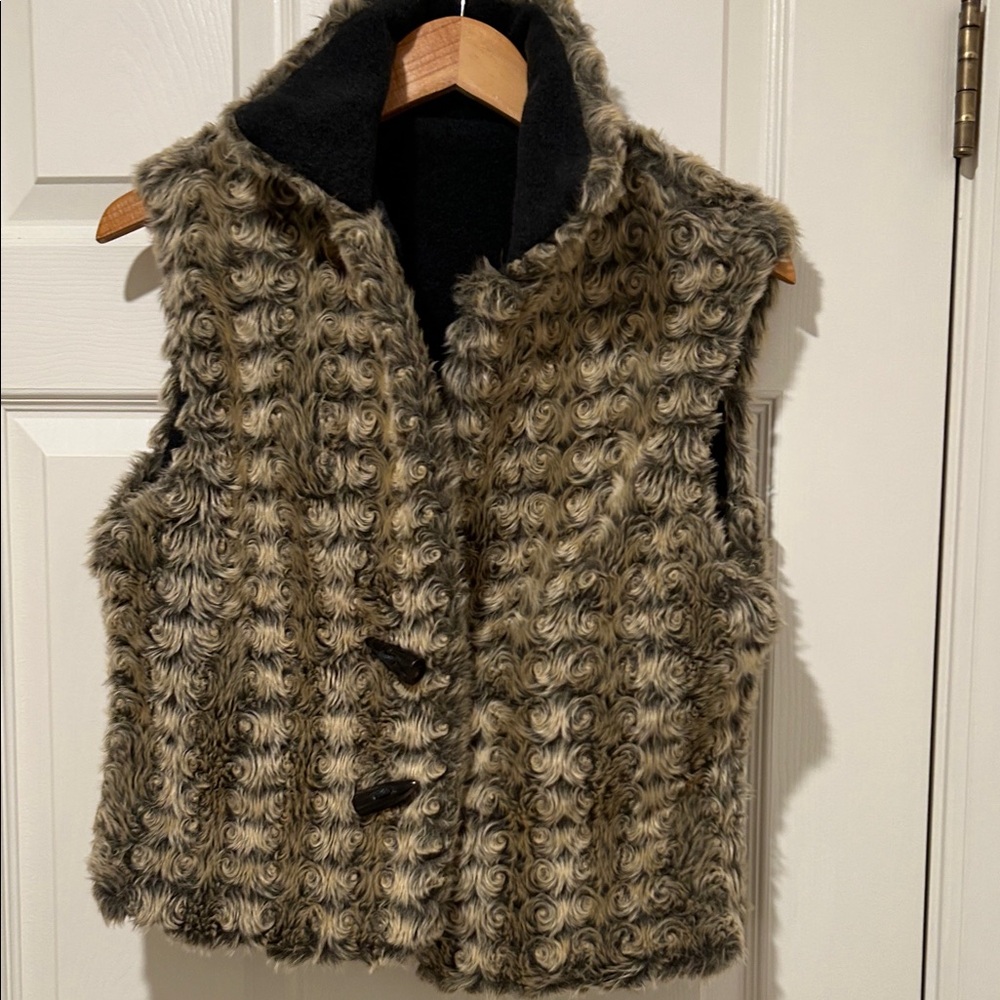 Fjall Faux Fur Swirl Pattern Reversible Vest